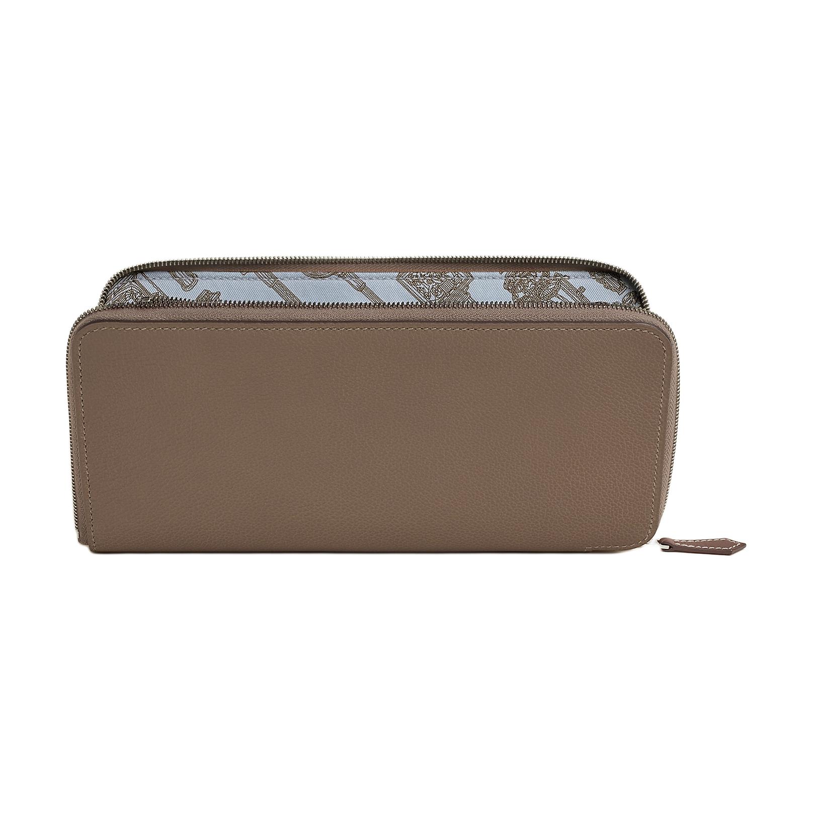 HERMES Кошелек Women's Silk & Blue Mist & Taupe из кожи Silk'In Evercolor Calfskin и Barénia Calfskin
HERMES Кошелек Women's Silk & Blue Mist & Taupe из кожи Silk'In Evercolor Calfskin и Barénia Calfskin