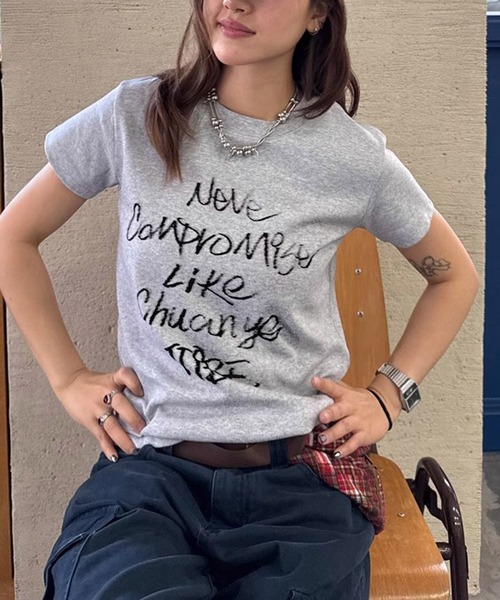 MEMECLE Футболка укороченная с логотипом и надписью, MEMCLE, серый
MEMECLE Футболка укороченная с логотипом и надписью, MEMCLE, серый