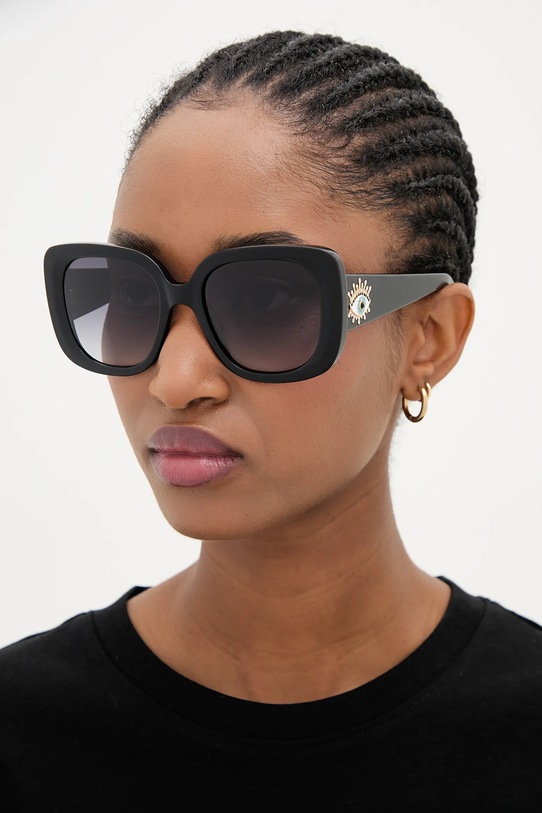 Солнцезащитные очки Evil Eye Kurt Geiger London, черный
Солнцезащитные очки Evil Eye Kurt Geiger London, черный