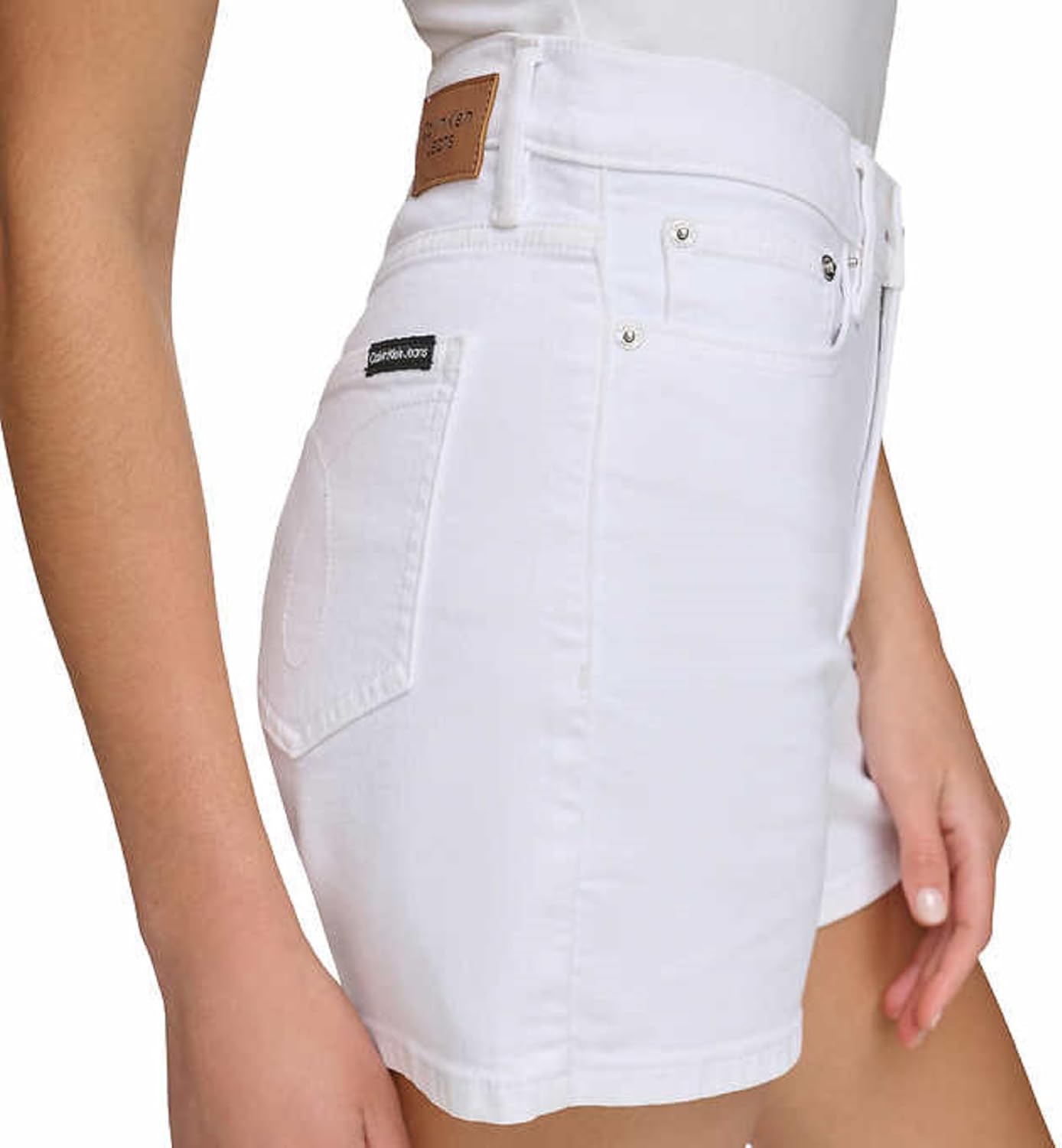 Женские джинсовые шорты Calvin Klein Jeans City, White Light
Женские джинсовые шорты Calvin Klein Jeans City, White Light