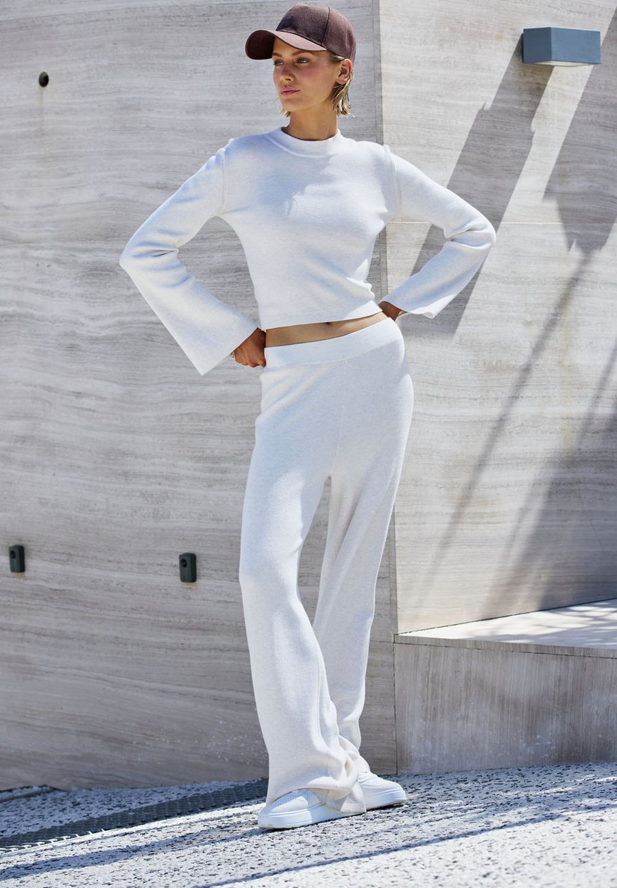 Топ Copenhagen Studios Long sleeved top, Creme/Beige
Топ Copenhagen Studios Long sleeved top, Creme/Beige