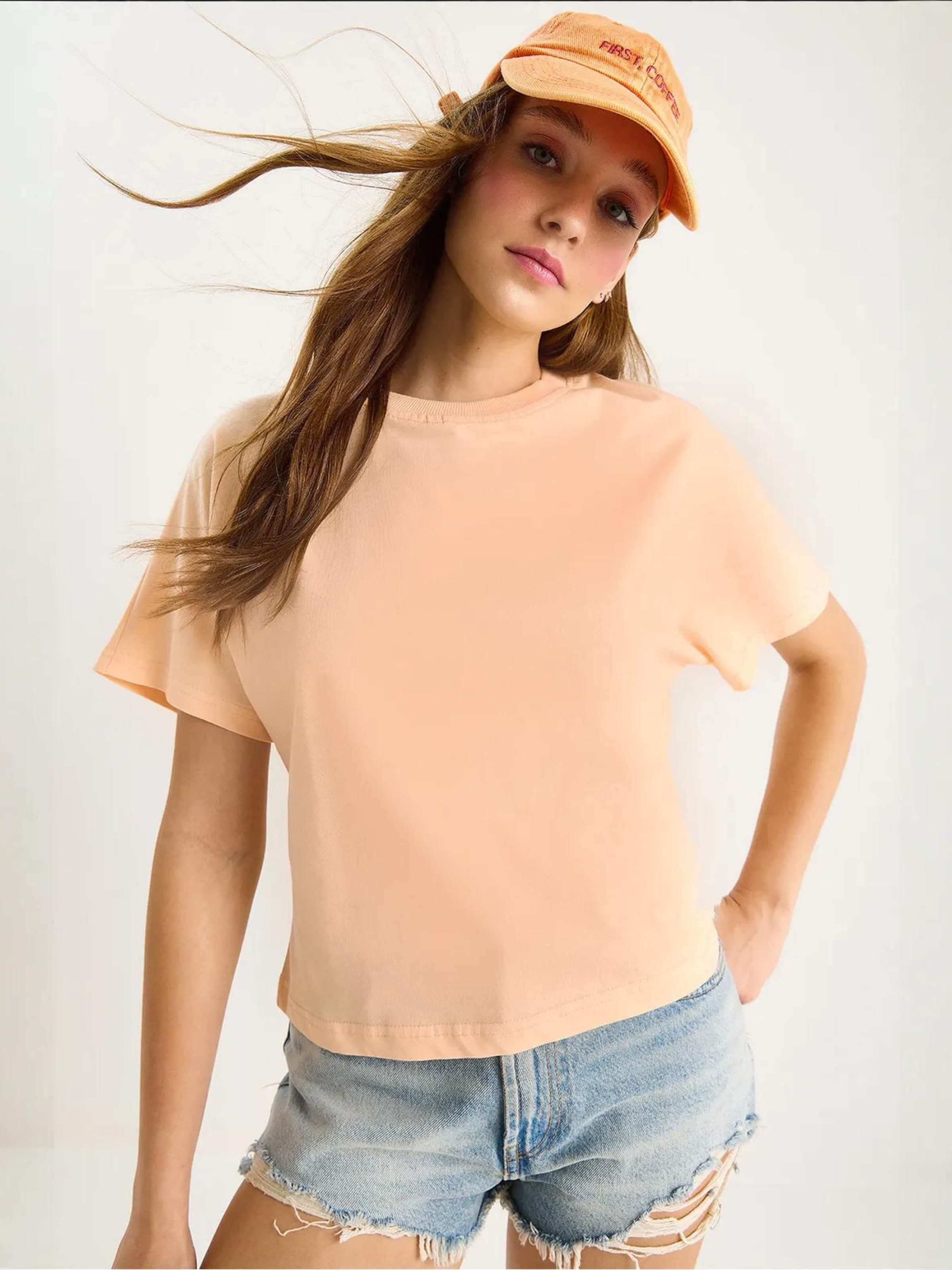 Bianco Lucci Футболка в светло-оранжевом цвете
Bianco Lucci Футболка в светло-оранжевом цвете