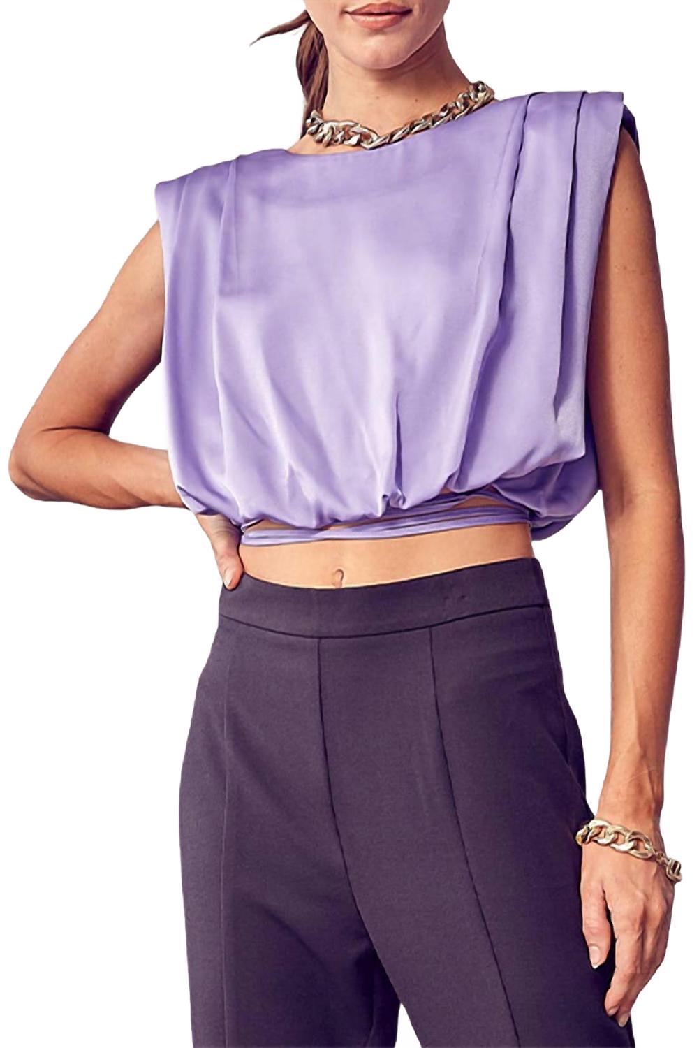 Укороченный топ-халат из эластичного атласа сиреневого цвета DO+BE
Укороченный топ-халат из эластичного атласа сиреневого цвета DO+BE