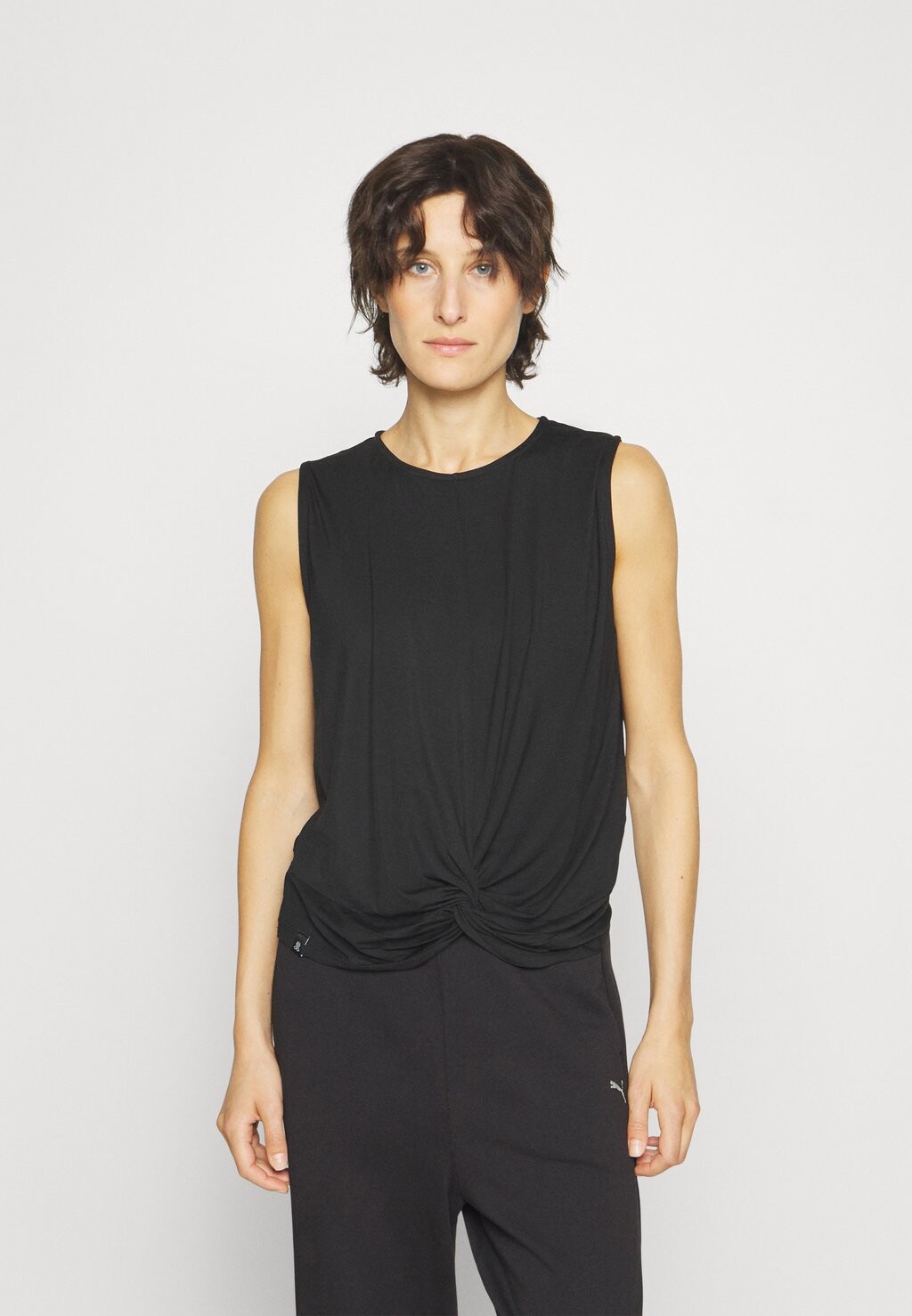 Топ TWISTED Yogasearcher, черный
Топ TWISTED Yogasearcher, черный