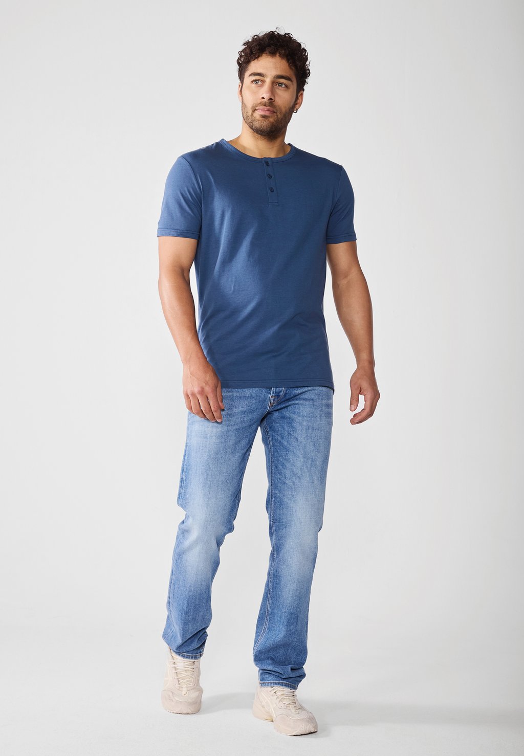 Базовая футболка 3 PACK Pier One, черный
Базовая футболка 3 PACK Pier One, черный