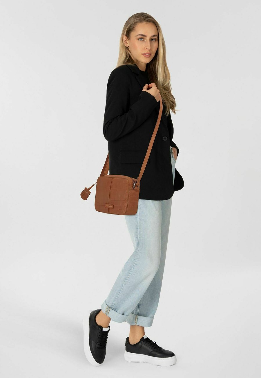 Сумка кросс-боди Burkely Cross body bag, Cognac/Camel
Сумка кросс-боди Burkely Cross body bag, Cognac/Camel