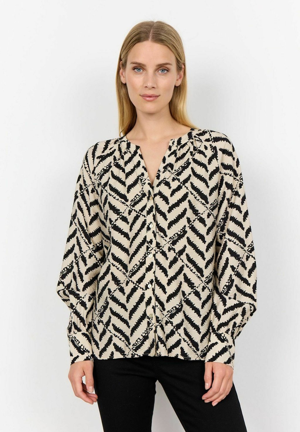 Блуза SC-ILANA 1 Soyaconcept, черный
Блуза SC-ILANA 1 Soyaconcept, черный