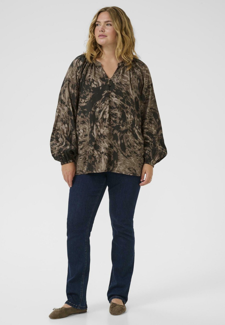 Блуза Kaffe Curve KCjamia Blouse, Brown Graphic Print/Brown
Блуза Kaffe Curve KCjamia Blouse, Brown Graphic Print/Brown