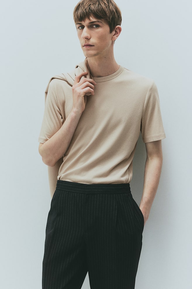 Футболка в рубчик облегающего кроя H&M, бежевый
Футболка в рубчик облегающего кроя H&M, бежевый