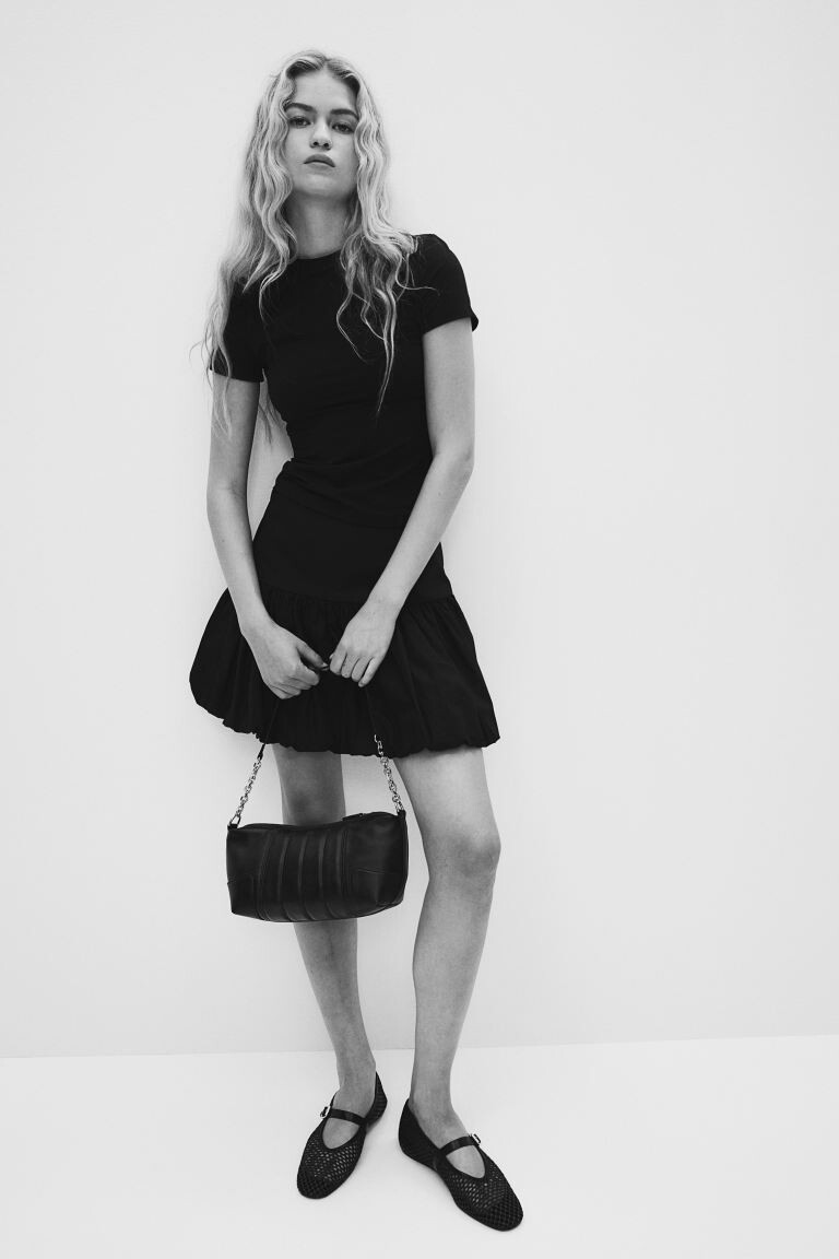 Футболка, облегающая фигуру H&M, черный
Футболка, облегающая фигуру H&M, черный