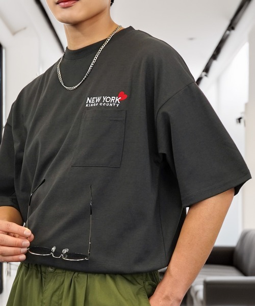 Футболка с коротким рукавом, широкая, с вышивкой логотипа, круга и сердца L'atelier, черный
Футболка с коротким рукавом, широкая, с вышивкой логотипа, круга и сердца L'atelier, черный