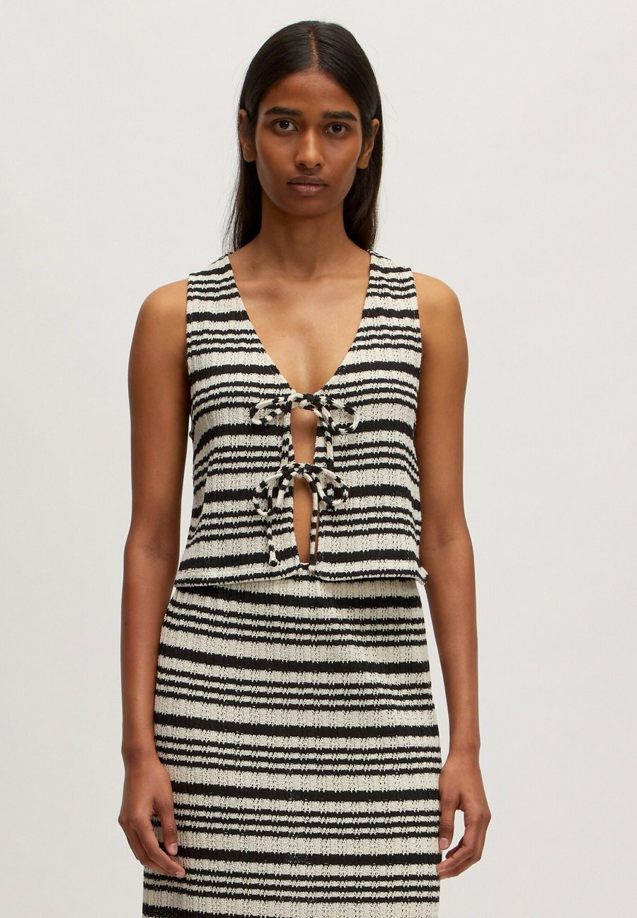 Блуза EDITED OLYMPE, Weiß Schwarz/White
Блуза EDITED OLYMPE, Weiß Schwarz/White