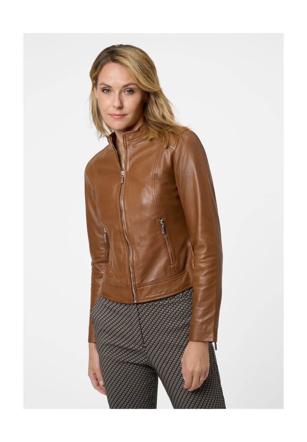 Женская кожаная куртка Ciara, базовая кожаная куртка из маслянисто-мягкой кожи ягненка RICANO, цвет Cognac
Женская кожаная куртка Ciara, базовая кожаная куртка из маслянисто-мягкой кожи ягненка RICANO, цвет Cognac