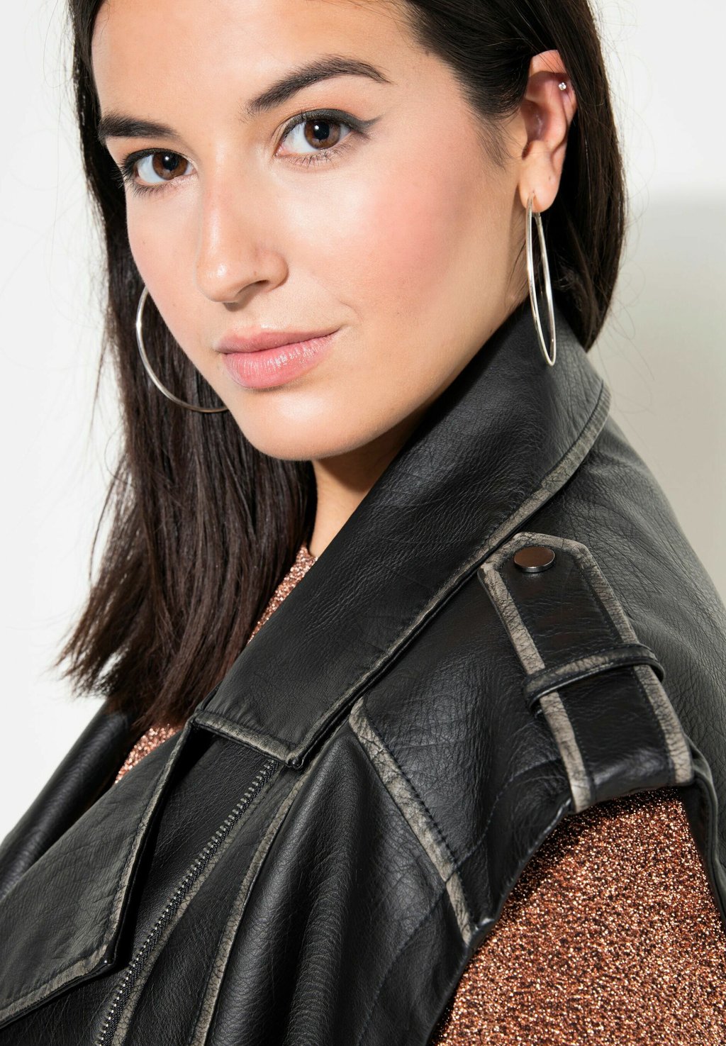 Жилет BIKER Studio Untold, черный
Жилет BIKER Studio Untold, черный