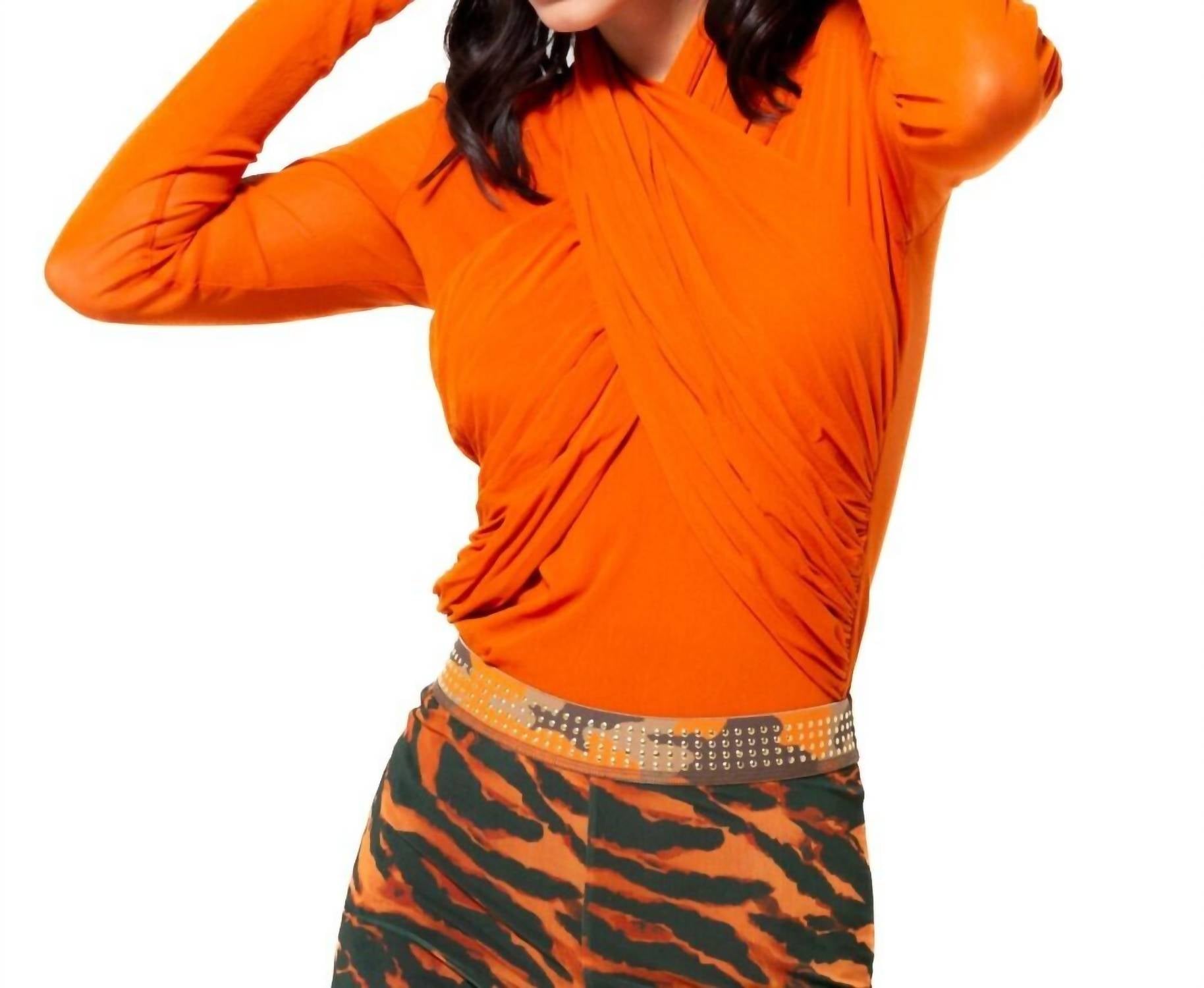 Топ с перекрещивающимися бретелями в оранжевом цвете Petit Pois By Viviana G
Топ с перекрещивающимися бретелями в оранжевом цвете Petit Pois By Viviana G