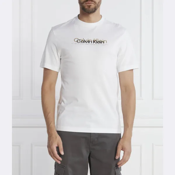 Футболка стандартного кроя из двойного флока с логотипом Calvin Klein, белый
Футболка стандартного кроя из двойного флока с логотипом Calvin Klein, белый