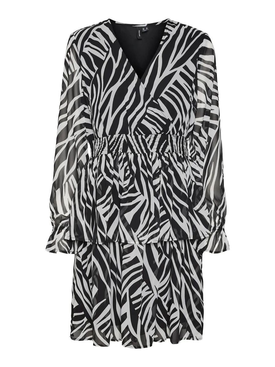 Мини-платье Vero Moda "VMHOLLY LS SMOCK SHORT DRESS WVN GA", цвет Black Aop:Graphic Zebra
Мини-платье Vero Moda "VMHOLLY LS SMOCK SHORT DRESS WVN GA", цвет Black Aop:Graphic Zebra