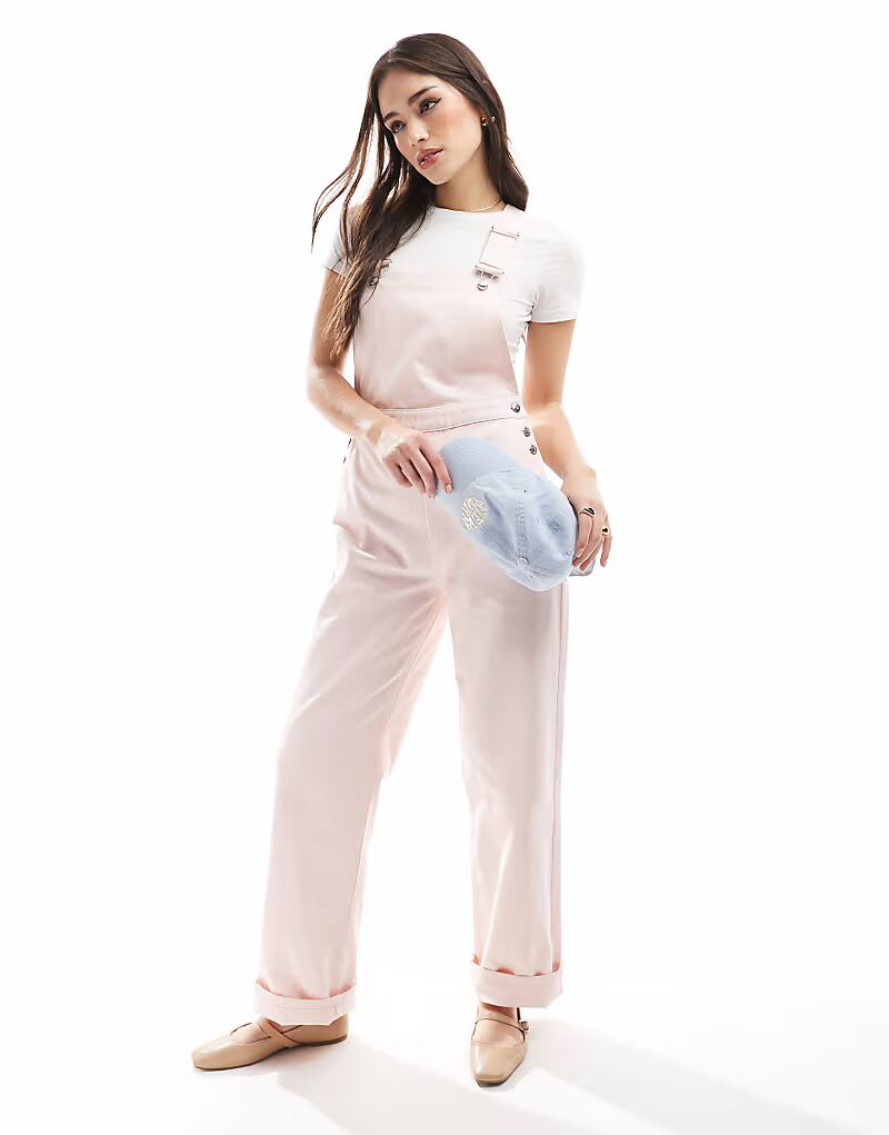 Джинсовый комбинезон Miss Selfridge розового цвета
Джинсовый комбинезон Miss Selfridge розового цвета