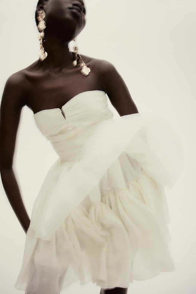 Расклешенное платье-бандо H&M, белый
Расклешенное платье-бандо H&M, белый