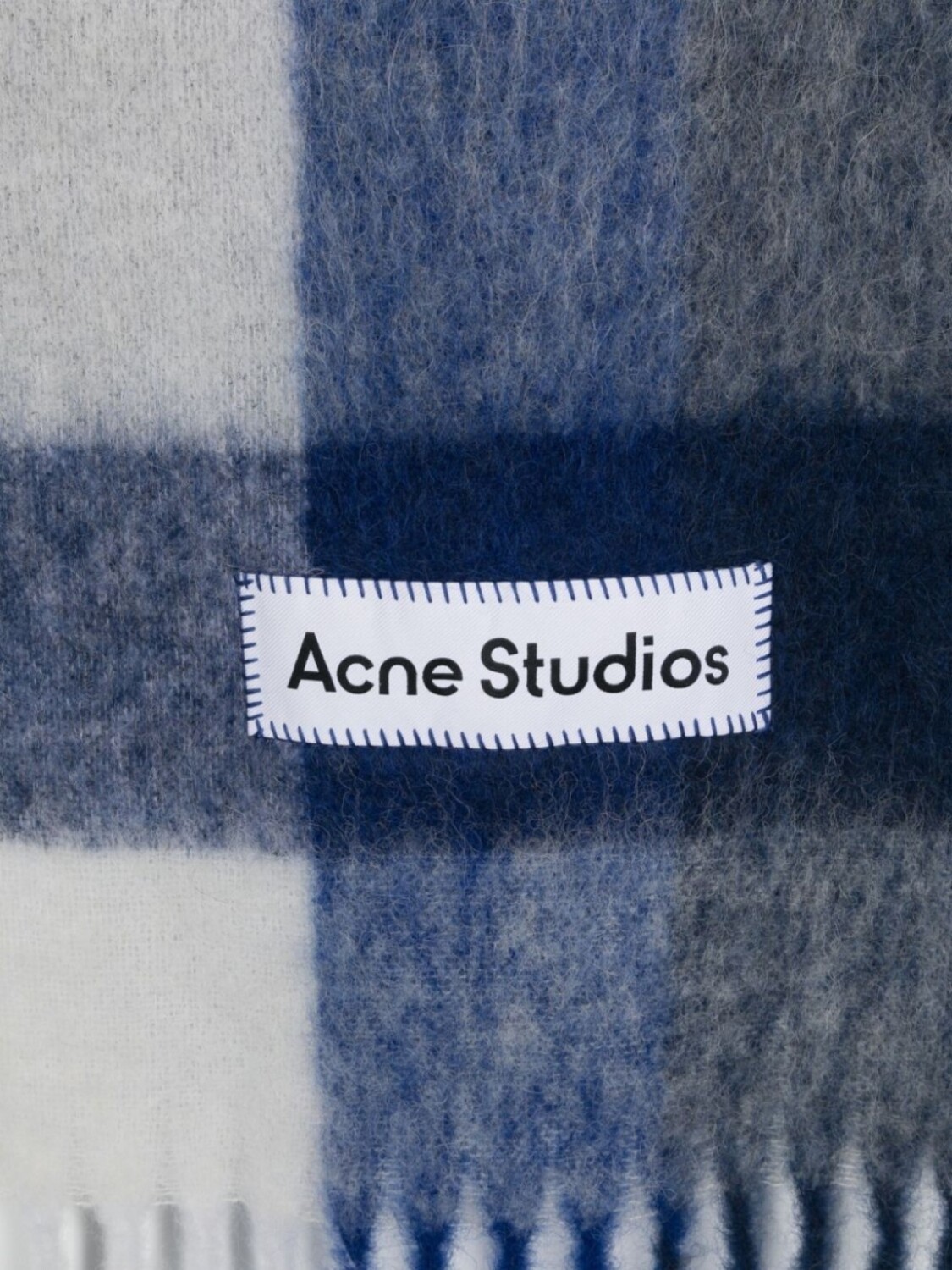 Acne Studios клетчатый шарф с логотипом, синий
Acne Studios клетчатый шарф с логотипом, синий