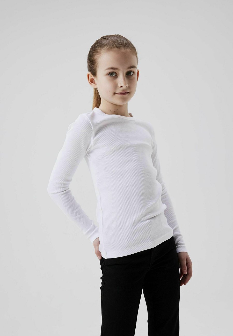 Топ Name it NKFNAKAL LS NOOS, Bright White/White
Топ Name it NKFNAKAL LS NOOS, Bright White/White