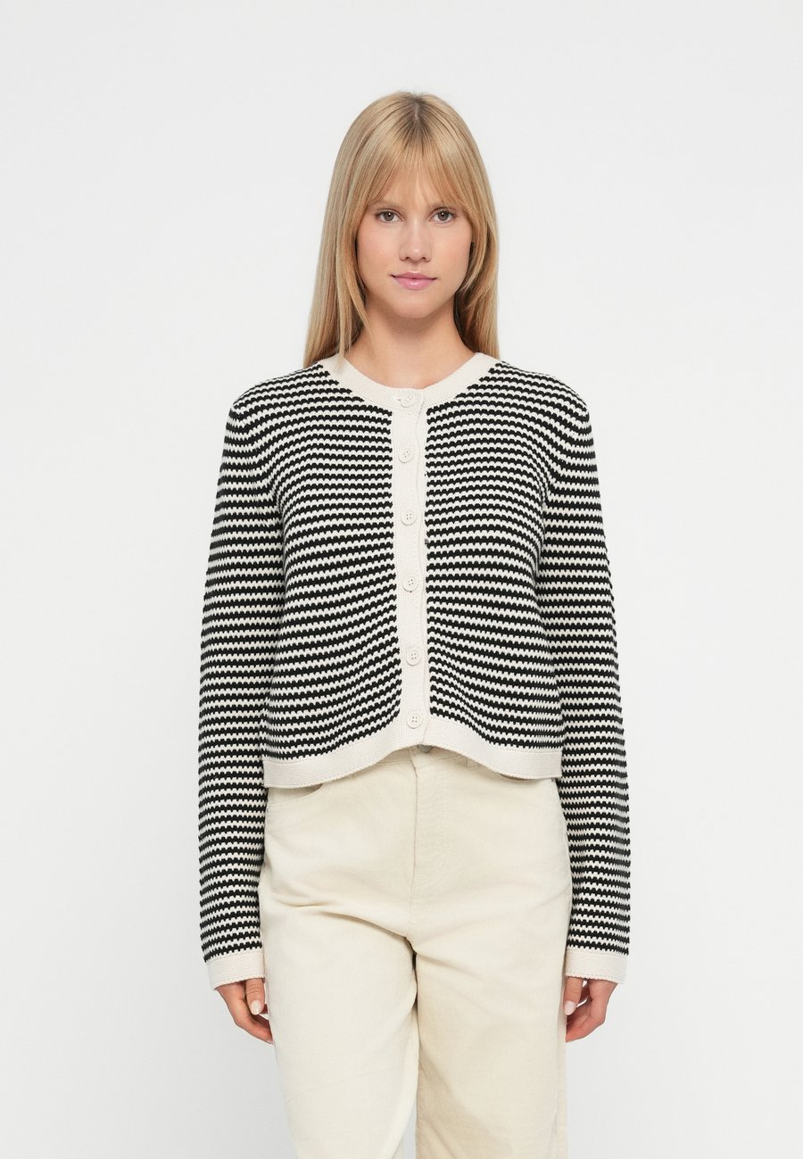 Кардиган Pieces PCOLIVERA O NECK CARDIGAN, Birch/Black/Off-White
Кардиган Pieces PCOLIVERA O NECK CARDIGAN, Birch/Black/Off-White