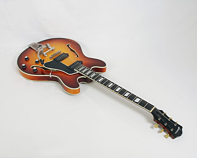 Электрогитара Eastman T64/V-GB Antique Varnish Gold Burst Thinline With Bigsby #02168 @ LA Guitar Sales
Электрогитара Eastman T64/V-GB Antique Varnish Gold Burst Thinline With Bigsby #02168 @ LA Guitar Sales