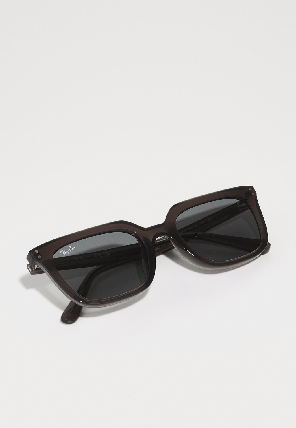 Солнцезащитные очки UNISEX Ray-Ban, серый
Солнцезащитные очки UNISEX Ray-Ban, серый