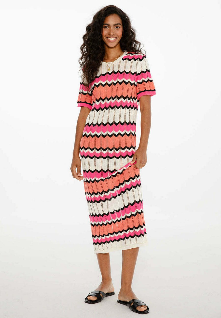 Платье NAOKO Jumper dress, White
Платье NAOKO Jumper dress, White