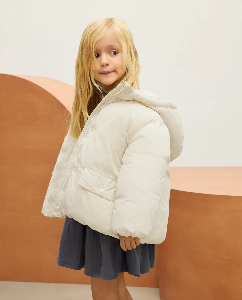 Парка-пуховик с капюшоном и изогнутым кроем на карманах для девочки Kids El Corte Inglés, экрю
Парка-пуховик с капюшоном и изогнутым кроем на карманах для девочки Kids El Corte Inglés, экрю