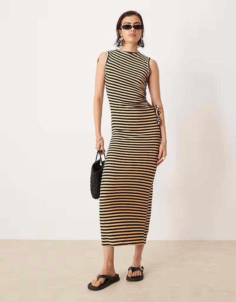 Длинное платье без рукавов ASOS DESIGN из махровой ткани с вырезами по бокам в оранжево-черную полоску
Длинное платье без рукавов ASOS DESIGN из махровой ткани с вырезами по бокам в оранжево-черную полоску