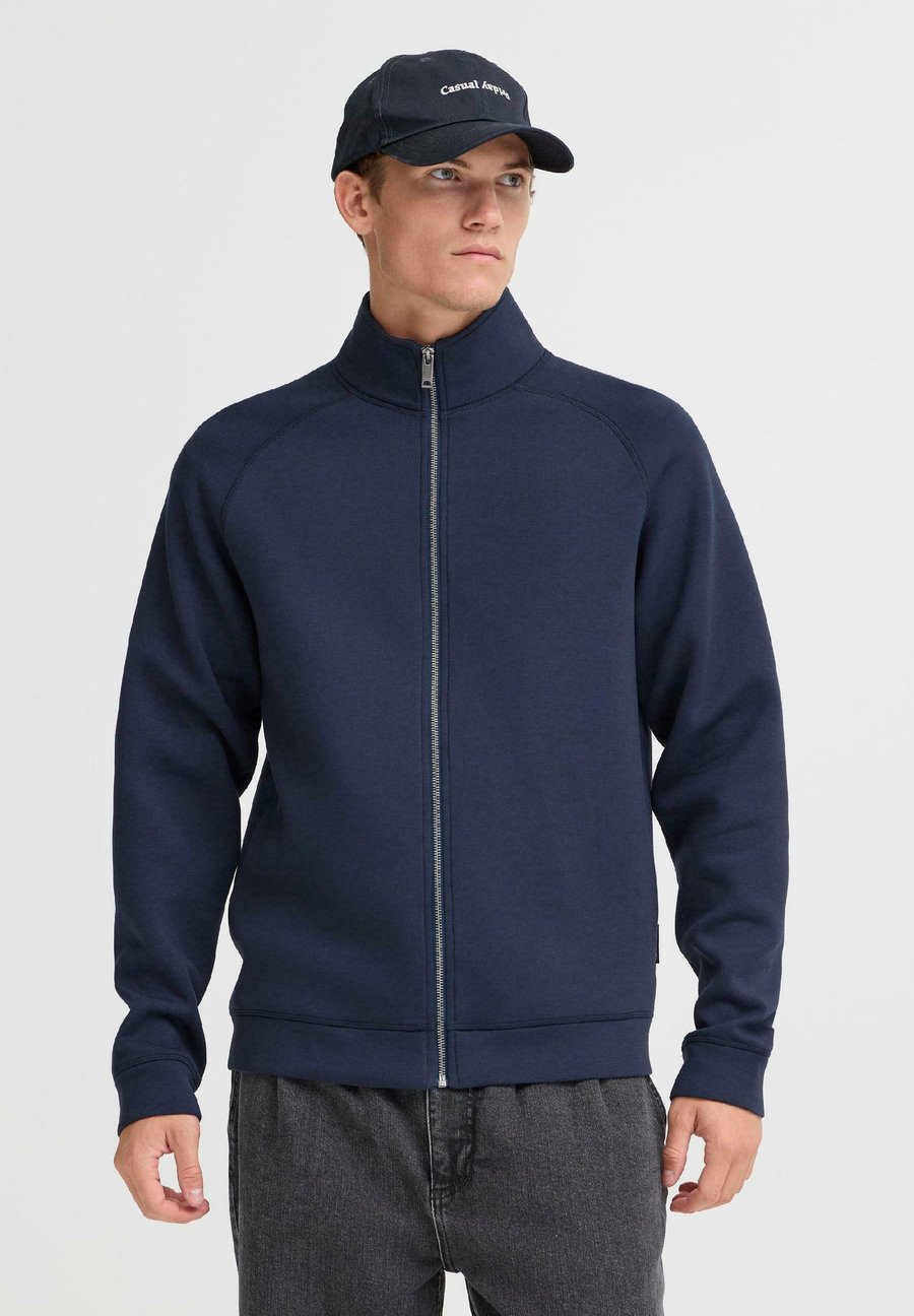 Толстовка Casual Friday CFSIGURD, Black Iris/Blue
Толстовка Casual Friday CFSIGURD, Black Iris/Blue