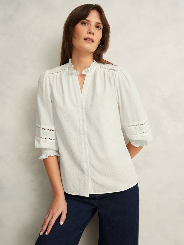 Рубашка с оборками от amira Hobbs, слоновая кость
Рубашка с оборками от amira Hobbs, слоновая кость