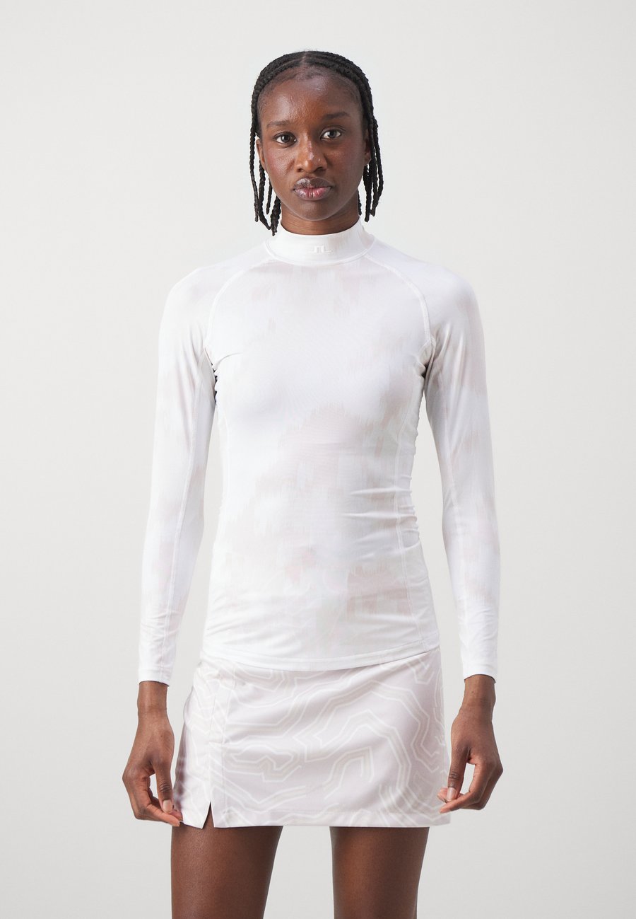 Топ J.LINDEBERG Sports ELLA COMPRESSION , Warp Gray Lilac /Lilac
Топ J.LINDEBERG Sports ELLA COMPRESSION , Warp Gray Lilac /Lilac