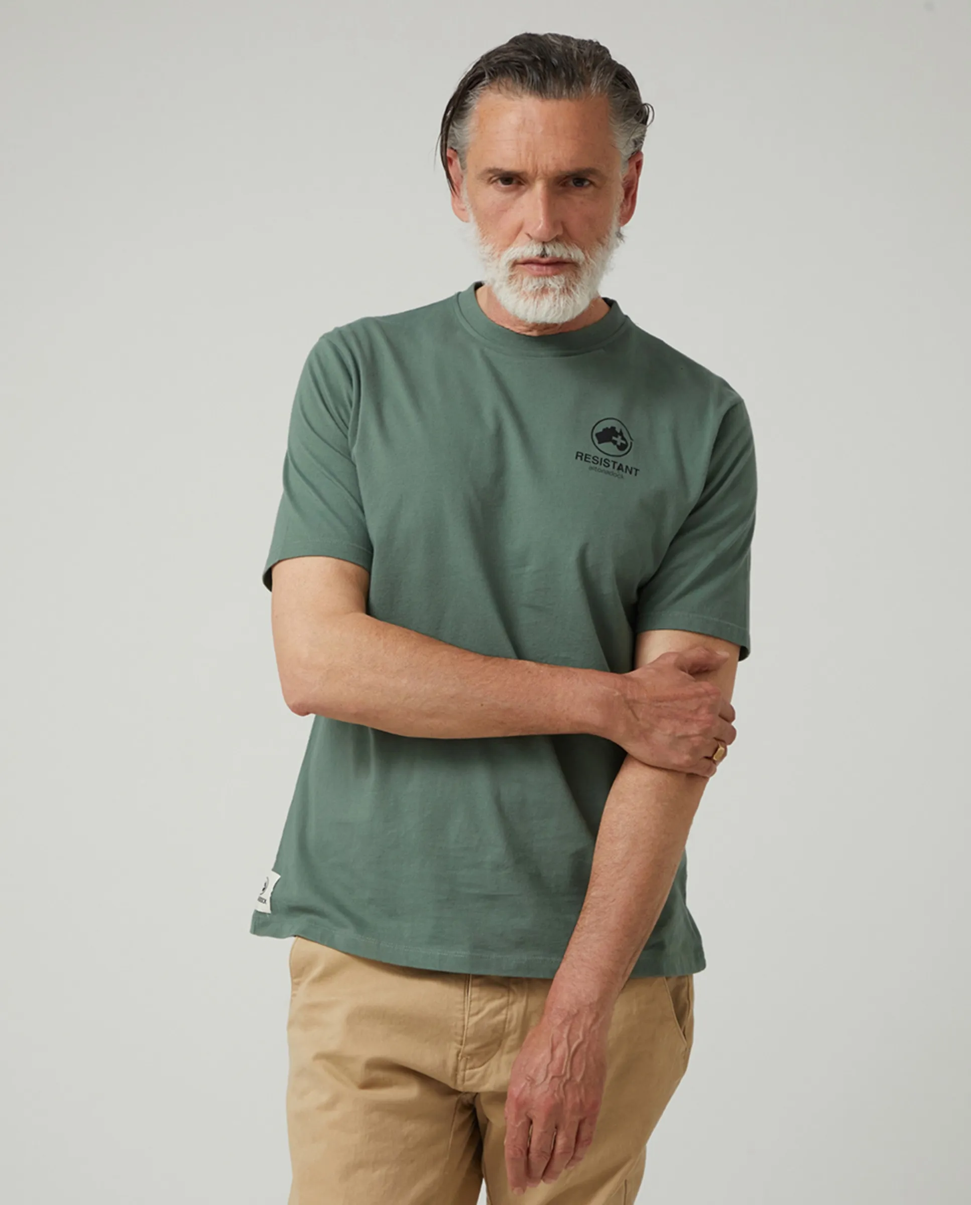 Мужская футболка с коротким рукавом и боковым логотипом Altonadock, военный зеленый
Мужская футболка с коротким рукавом и боковым логотипом Altonadock, военный зеленый