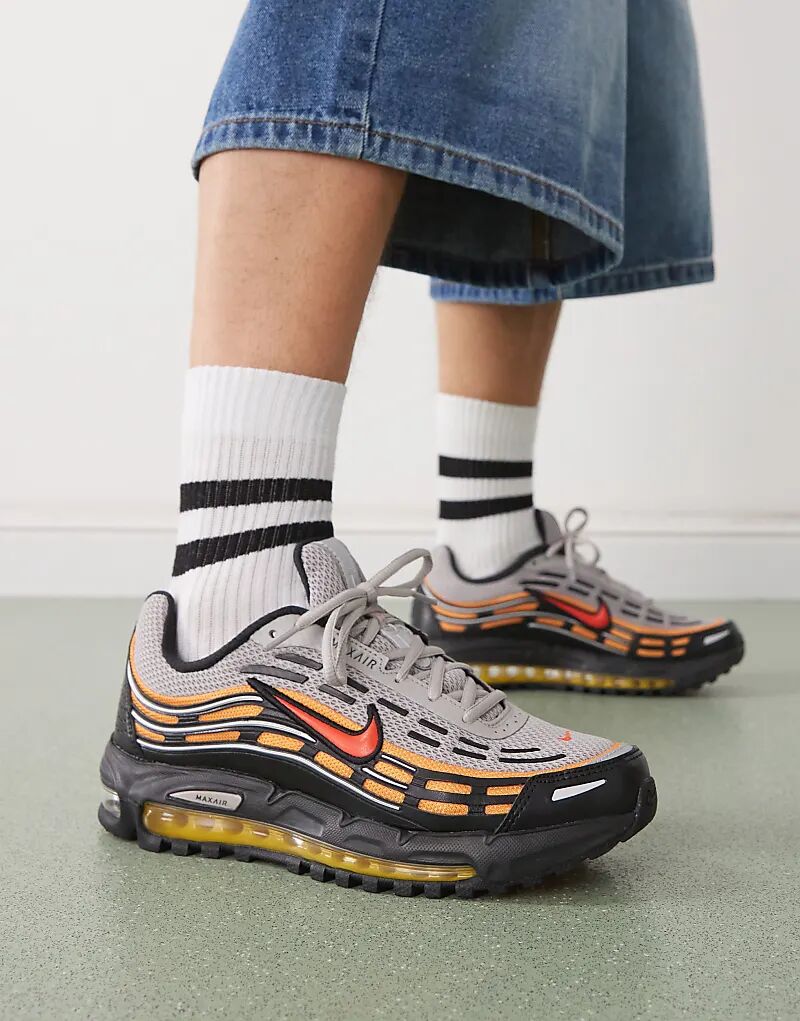 Кроссовки Nike Air Max TL 2.5 серого и красного цветов
Кроссовки Nike Air Max TL 2.5 серого и красного цветов