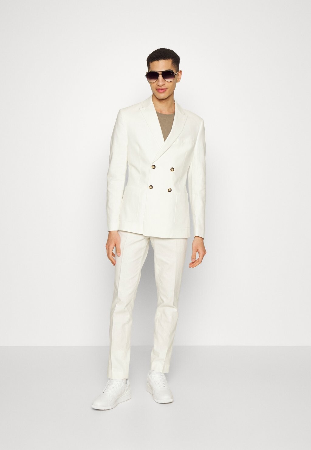 Костюм THE FASHION SUIT Isaac Dewhirst, цвет beige
Костюм THE FASHION SUIT Isaac Dewhirst, цвет beige