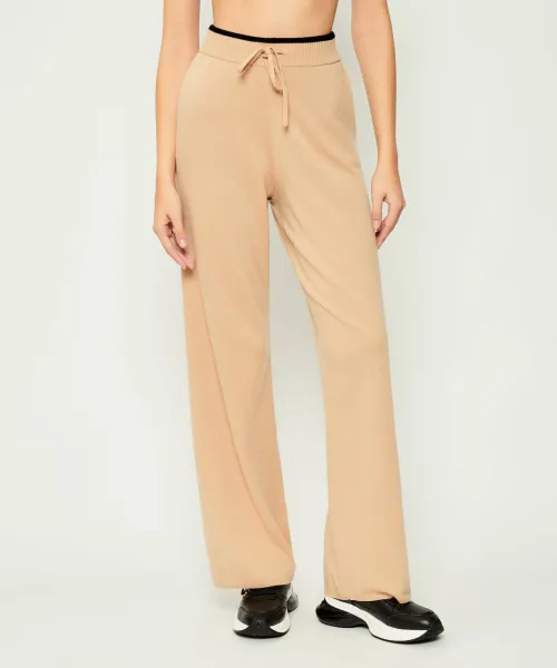 Трикотажные шерстяные брюки Veraguas Straight fit Pinko, бежевый
Трикотажные шерстяные брюки Veraguas Straight fit Pinko, бежевый