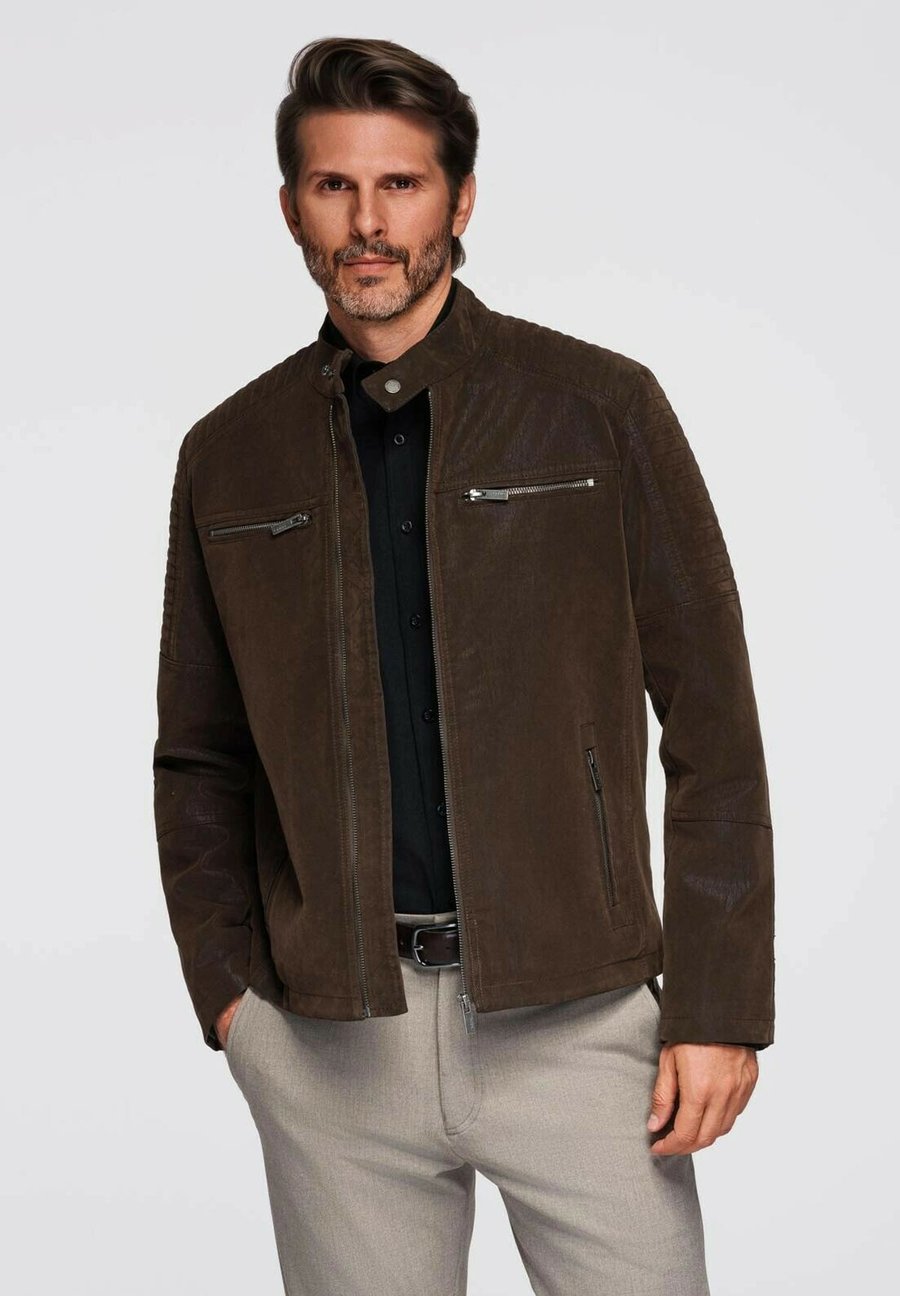 Куртка Ombre BIKER WITH STAND-UP COLLAR , Dark Brown
Куртка Ombre BIKER WITH STAND-UP COLLAR , Dark Brown