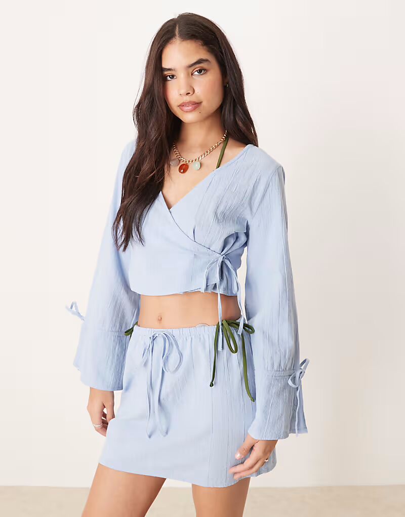 Пляжный топ Fern с запахом спереди, ледяного голубого цвета Asos Design
Пляжный топ Fern с запахом спереди, ледяного голубого цвета Asos Design