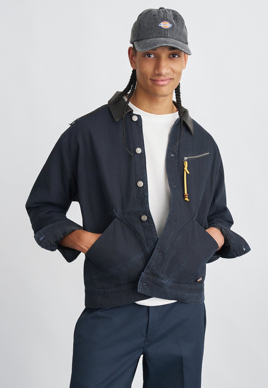 Куртка Dickies PADDED JACKET, Dark Navy/Black
Куртка Dickies PADDED JACKET, Dark Navy/Black