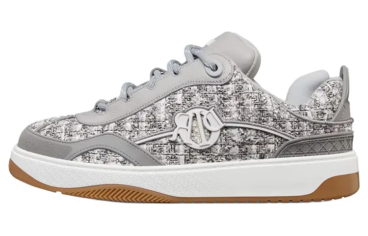 Dior B9S Скейтер Твид Серебристый Пронумерованный
Dior B9S Скейтер Твид Серебристый Пронумерованный