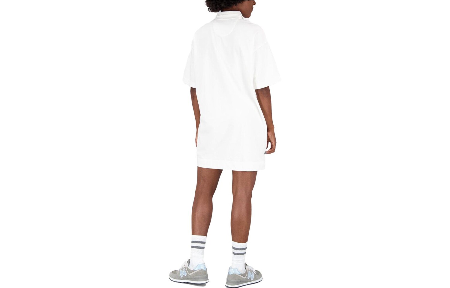 Платье с короткими рукавами женское белое New Balance
Платье с короткими рукавами женское белое New Balance