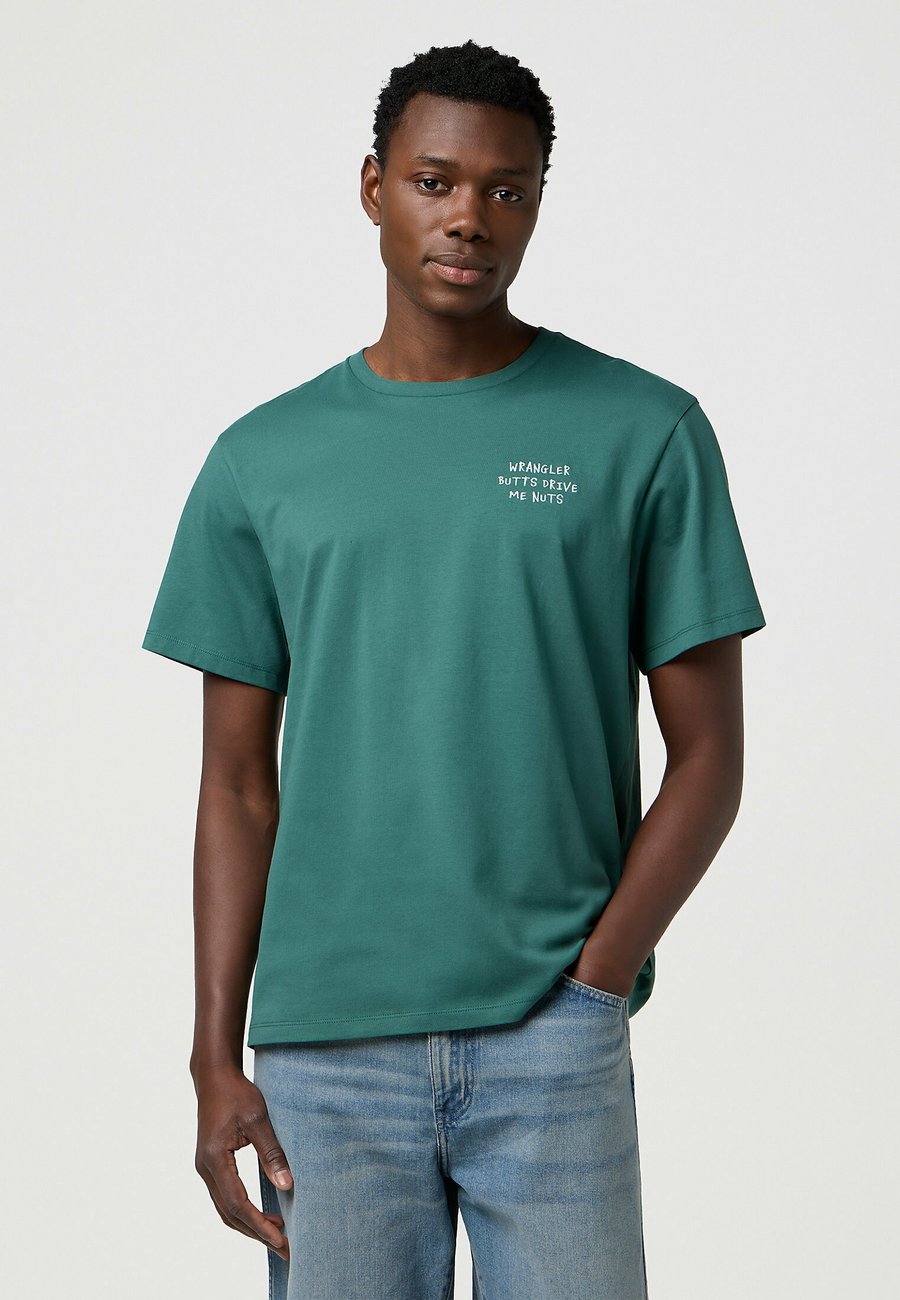 Футболка Wrangler SHORT SLEEVE, Bistro_Green/Dark Green, Зеленый, Футболка Wrangler SHORT SLEEVE, Bistro_Green/Dark Green
Футболка Wrangler SHORT SLEEVE, Bistro_Green/Dark Green, Зеленый, Футболка Wrangler SHORT SLEEVE, Bistro_Green/Dark Green