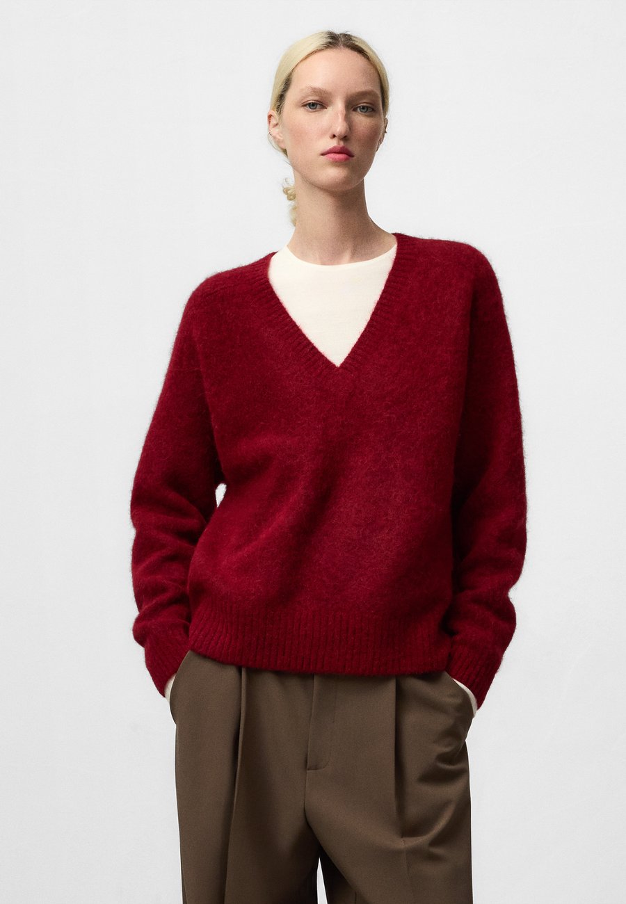 Джемпер ADOLFO DOMINGUEZ V-NECK SWEATER, Red
Джемпер ADOLFO DOMINGUEZ V-NECK SWEATER, Red