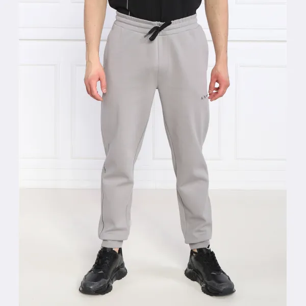 Спортивные брюки стандартного кроя Armani Exchange, серый
Спортивные брюки стандартного кроя Armani Exchange, серый