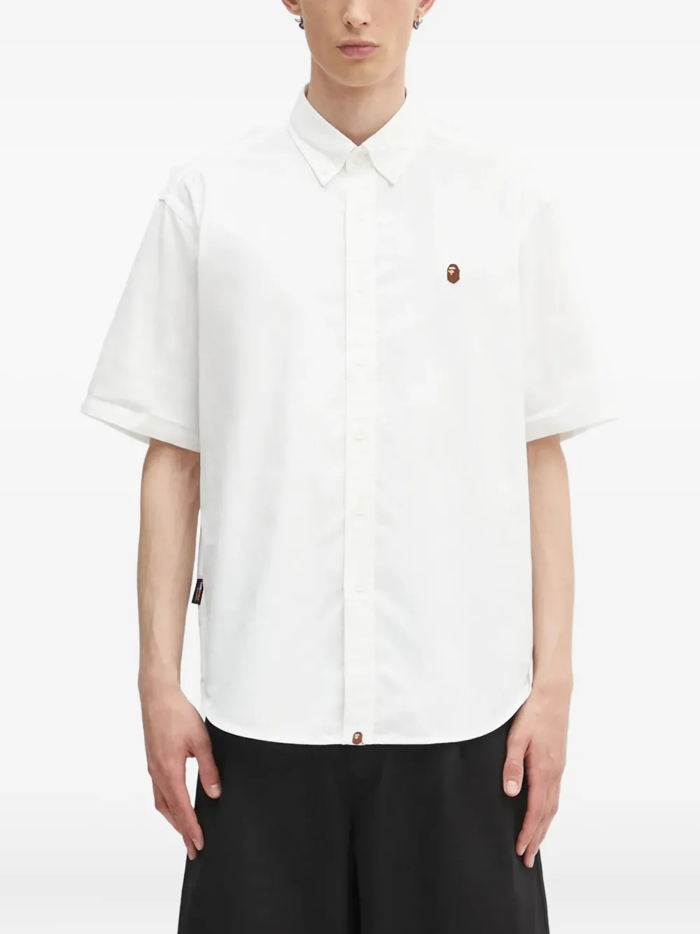 Рубашка One Point с короткими рукавами и вышивкой A BATHING APE, белый 
Рубашка One Point с короткими рукавами и вышивкой A BATHING APE, белый