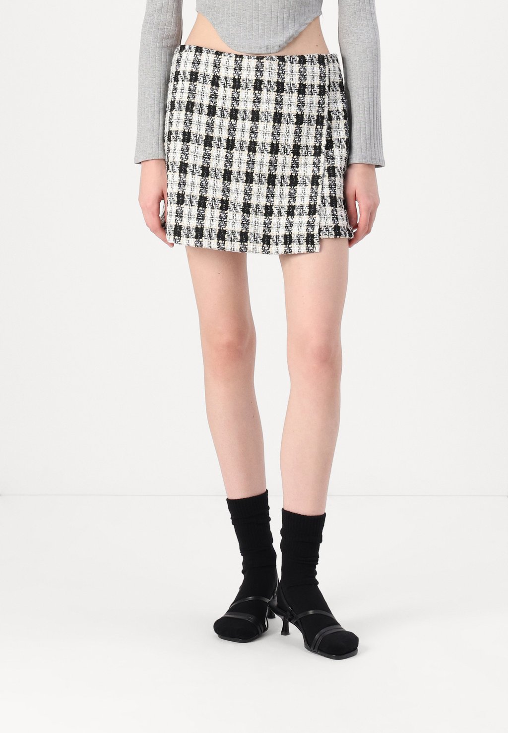 Юбка с запахом JDYVIOLA SKORT JDY, черный
Юбка с запахом JDYVIOLA SKORT JDY, черный