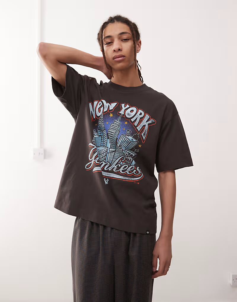 Футболка с графическим принтом 47 Brand NY Yankees в угольном цвете
Футболка с графическим принтом 47 Brand NY Yankees в угольном цвете