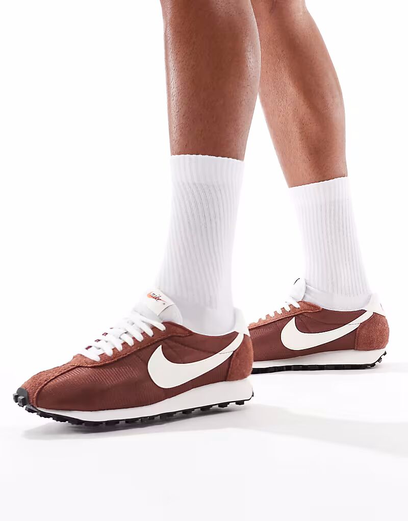 Кроссовки Nike LD-1000 коричневого цвета
Кроссовки Nike LD-1000 коричневого цвета